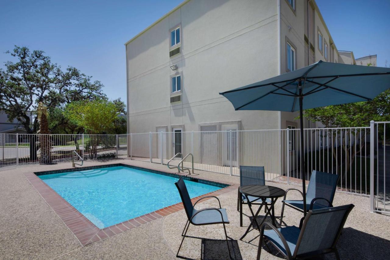 Hotel Baymont By Wyndham San Antonio Airport Zewnętrze zdjęcie