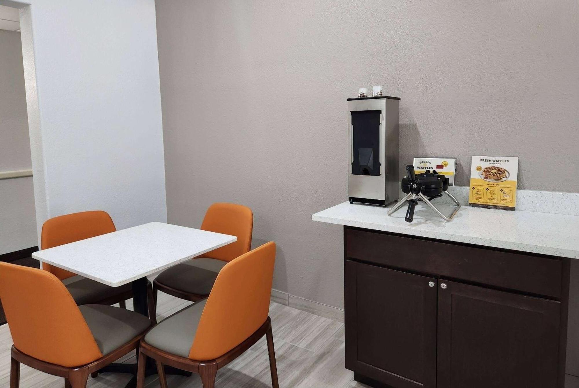 Hotel Baymont By Wyndham San Antonio Airport Zewnętrze zdjęcie